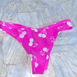PINK Victoria’s Secret Sexy Thong PINK
WEAR EVERYWHERE PANTY Pink Cherry Small